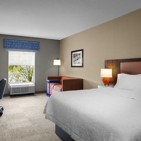Hampton Inn & Suites State College At Williamsburg Square Екстер'єр фото