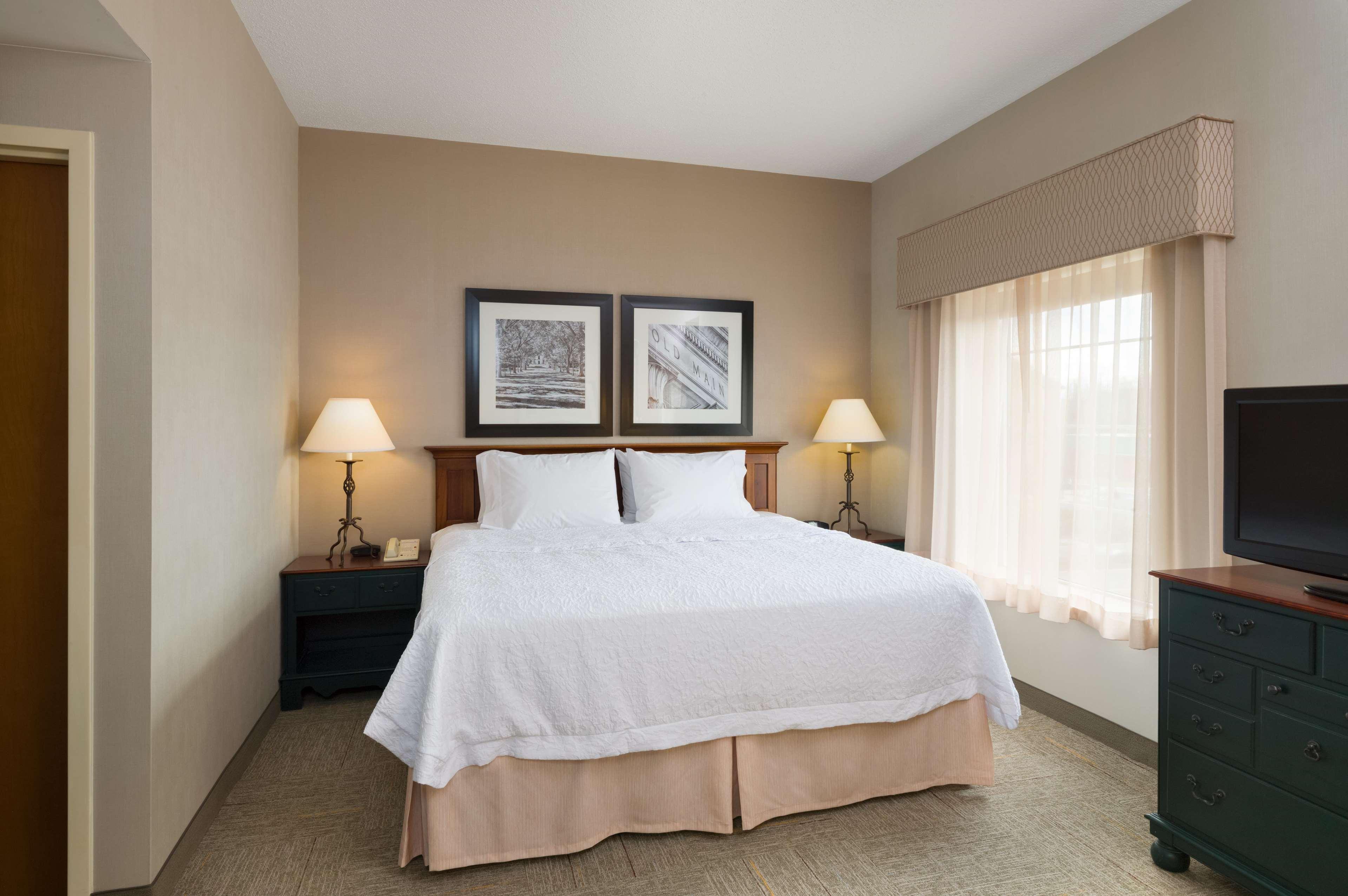 Hampton Inn & Suites State College At Williamsburg Square Екстер'єр фото