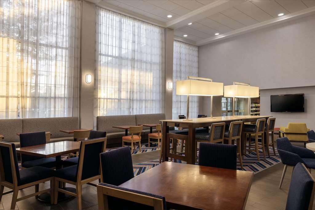 Hampton Inn & Suites State College At Williamsburg Square Ресторан фото