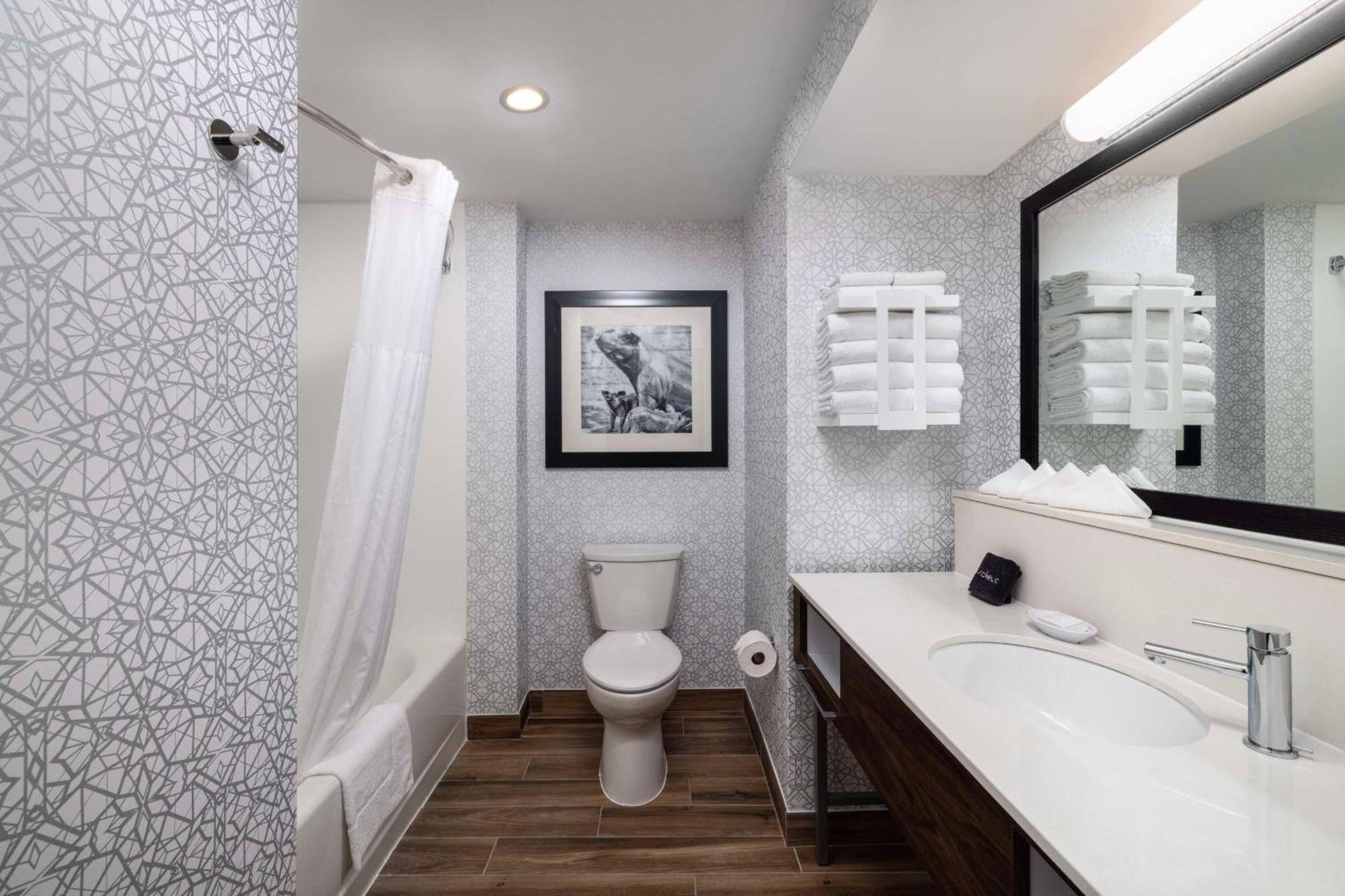 Hampton Inn & Suites State College At Williamsburg Square Екстер'єр фото