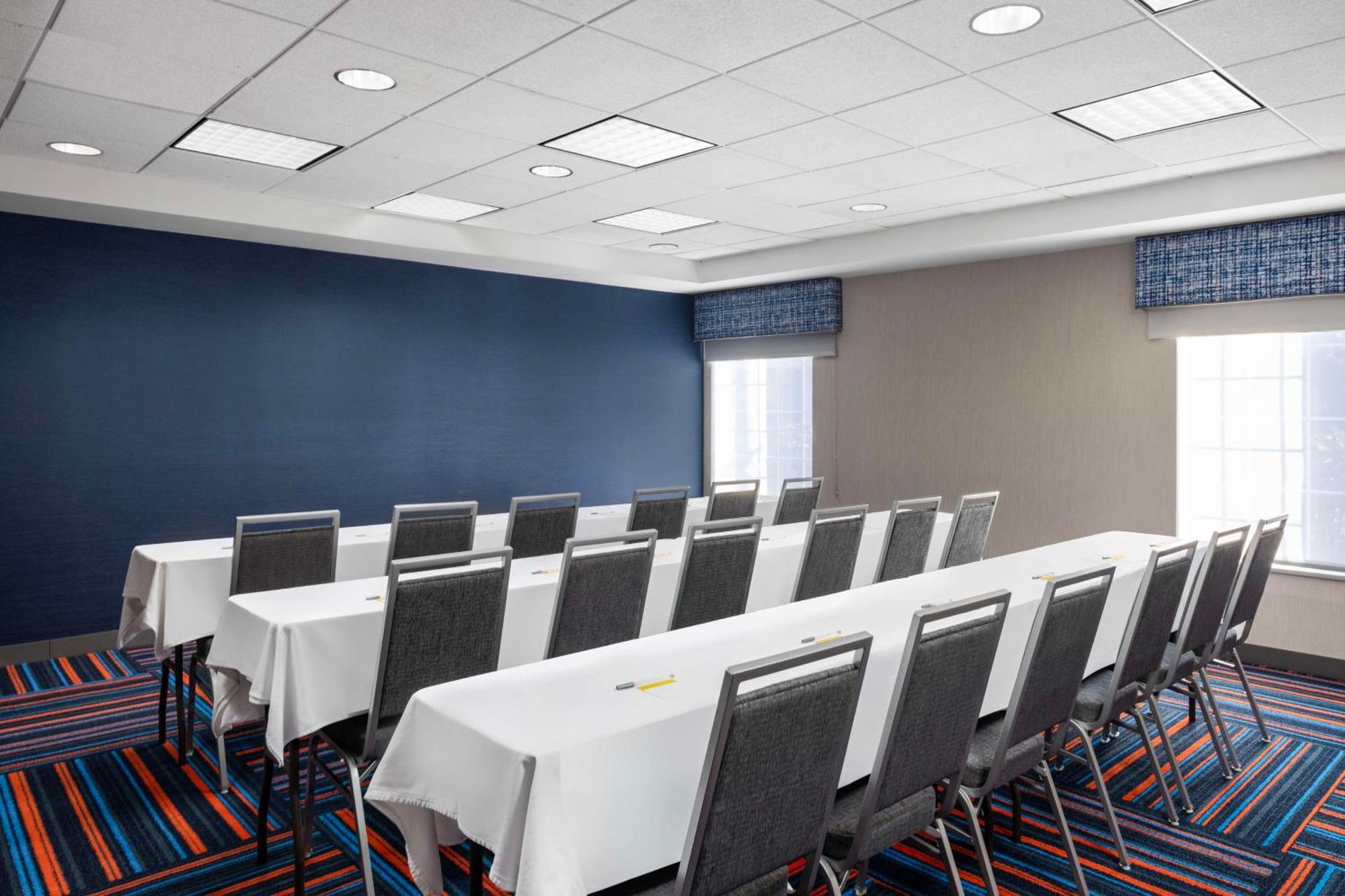 Hampton Inn & Suites State College At Williamsburg Square Екстер'єр фото