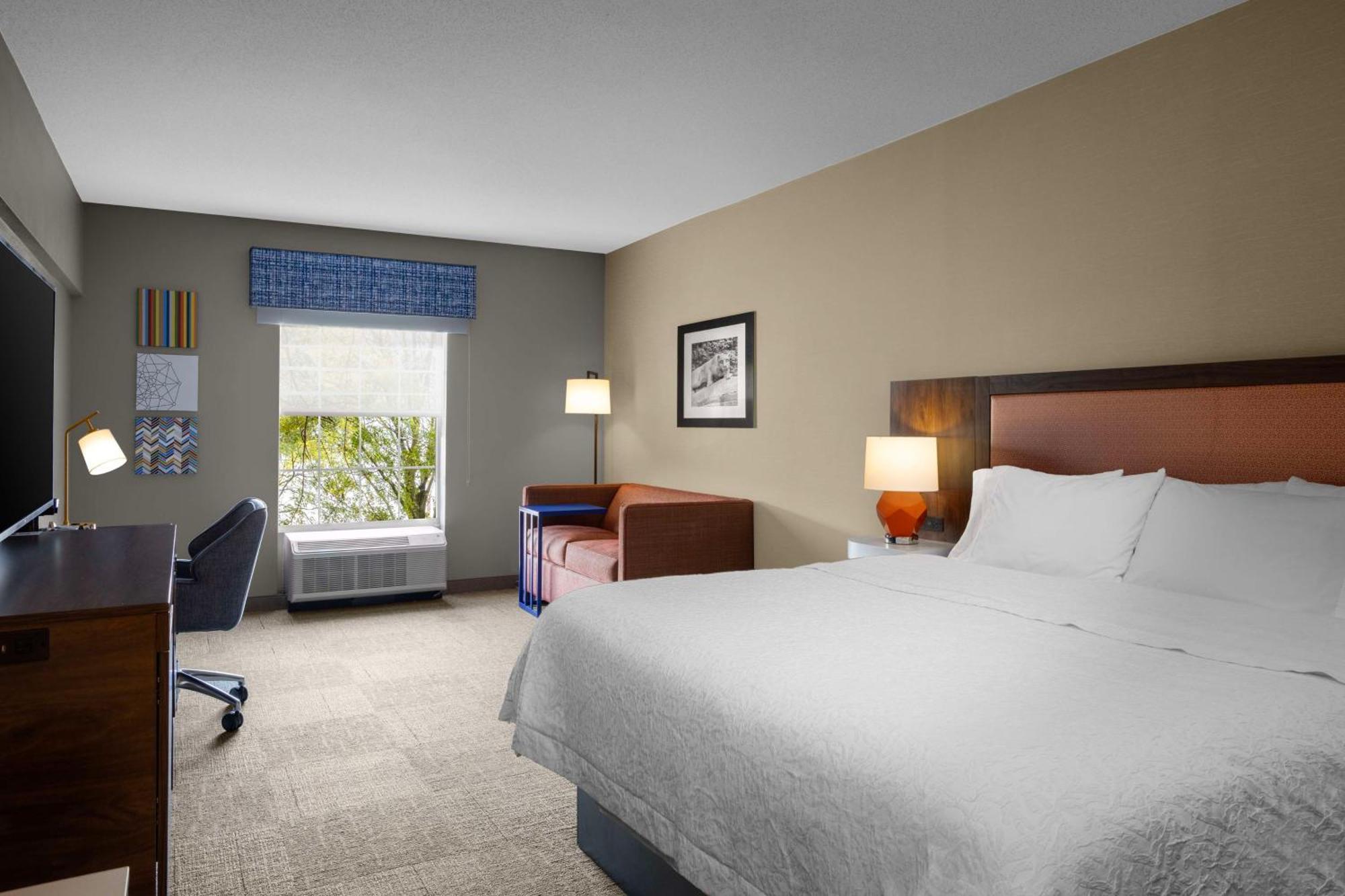Hampton Inn & Suites State College At Williamsburg Square Екстер'єр фото