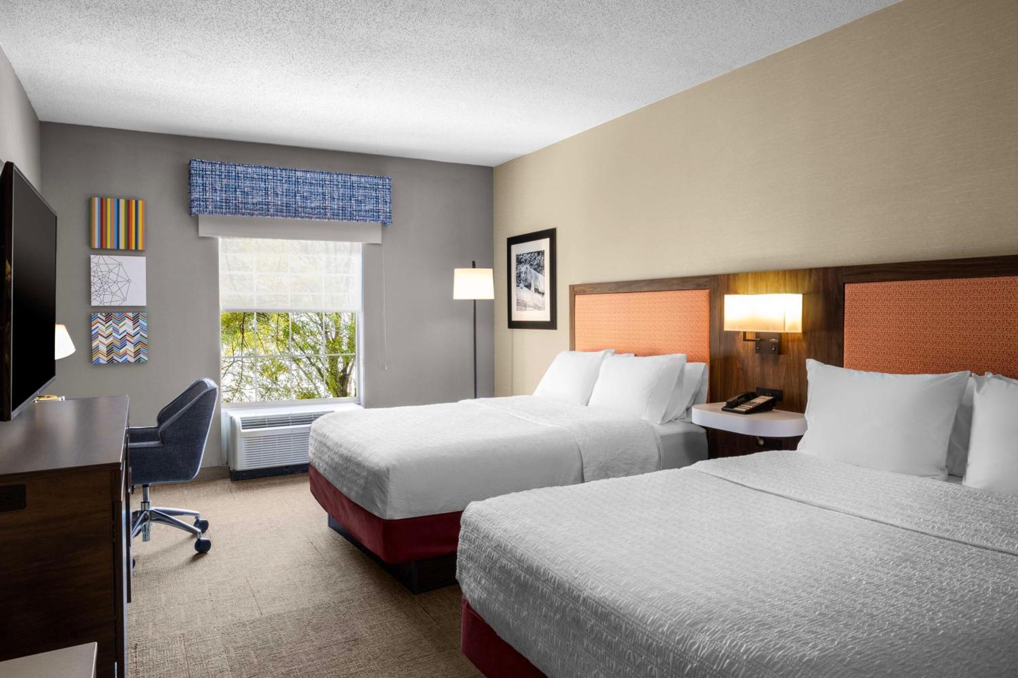 Hampton Inn & Suites State College At Williamsburg Square Екстер'єр фото