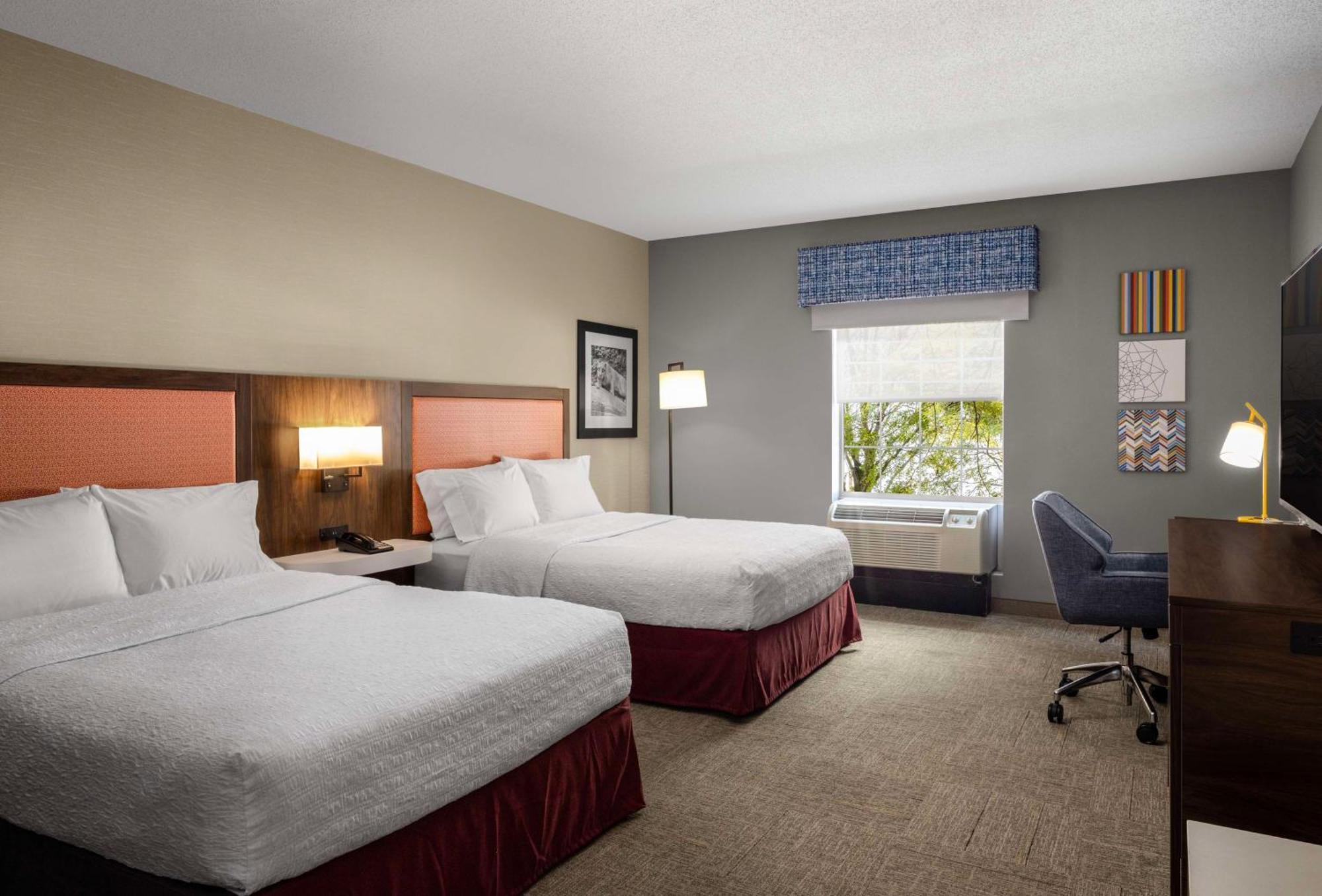 Hampton Inn & Suites State College At Williamsburg Square Екстер'єр фото