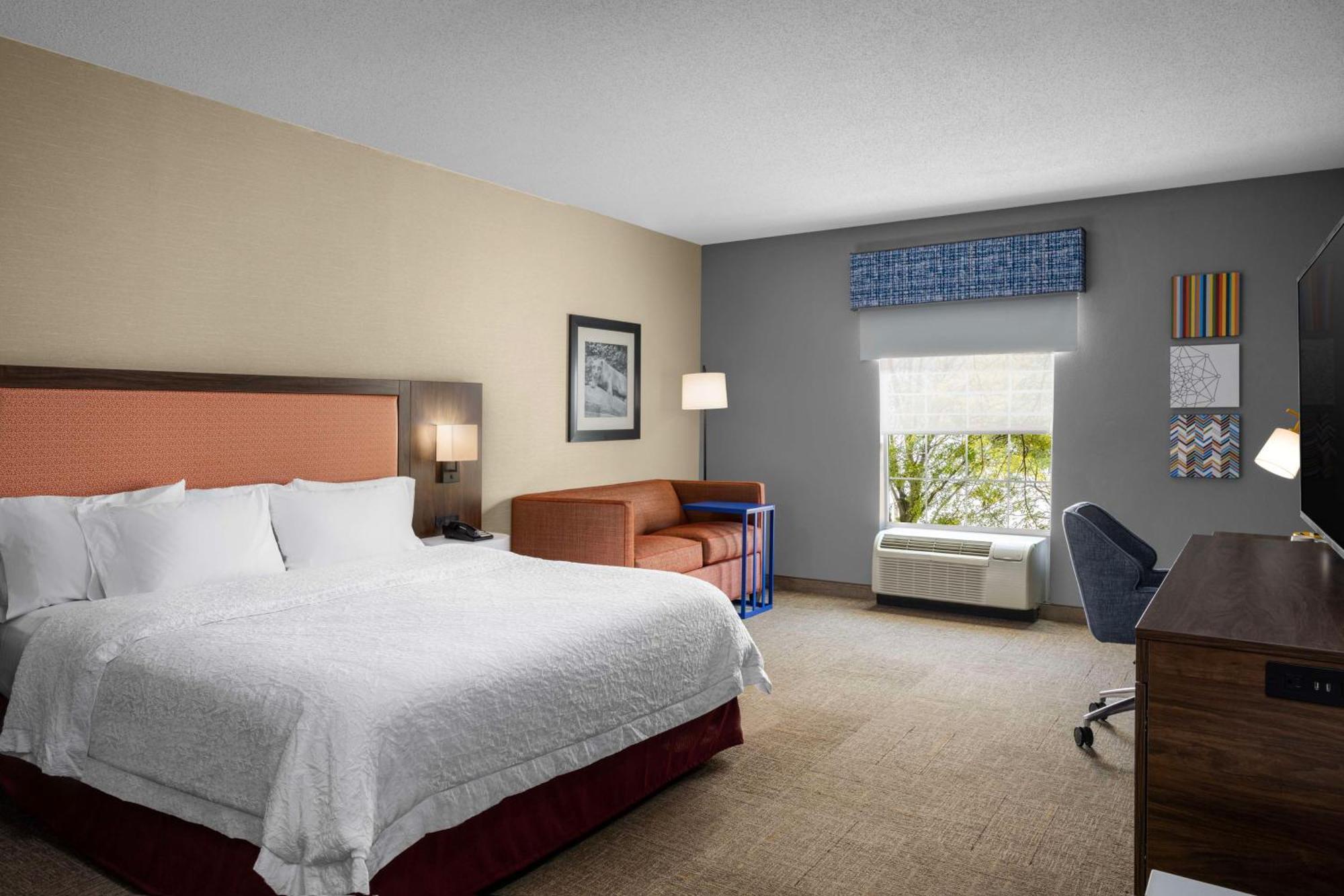 Hampton Inn & Suites State College At Williamsburg Square Екстер'єр фото