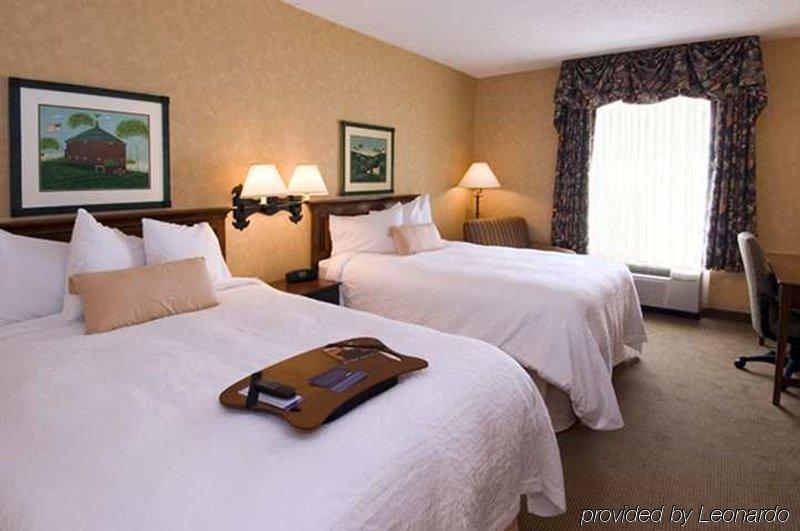 Hampton Inn & Suites State College At Williamsburg Square Номер фото