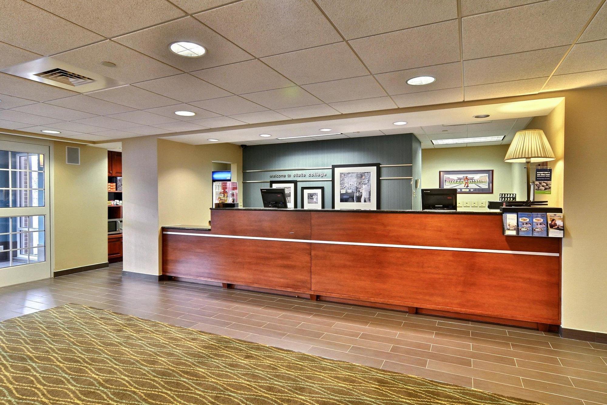 Hampton Inn & Suites State College At Williamsburg Square Екстер'єр фото