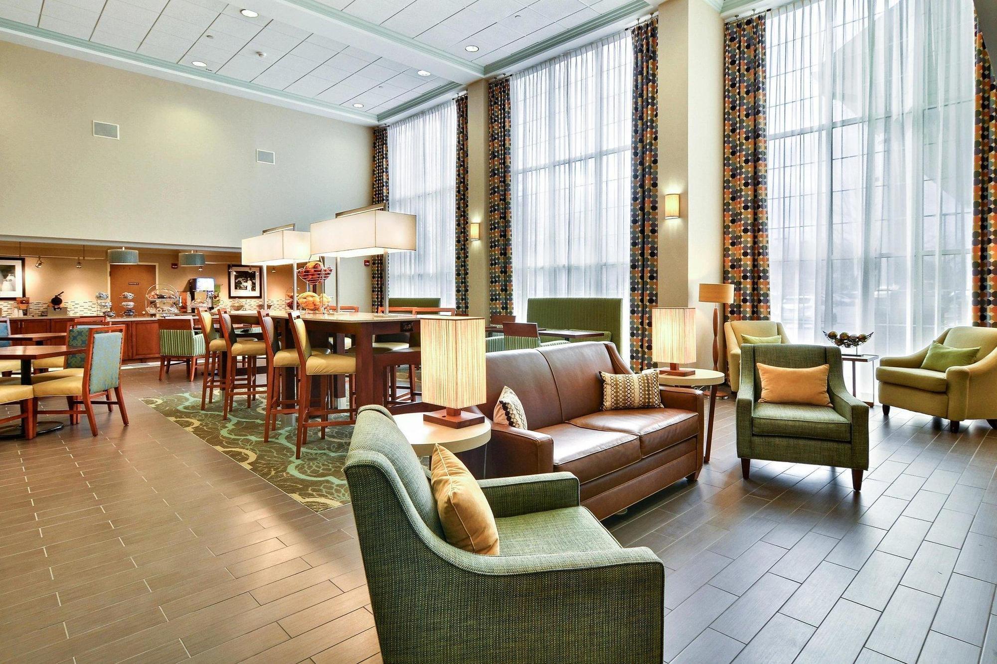 Hampton Inn & Suites State College At Williamsburg Square Екстер'єр фото