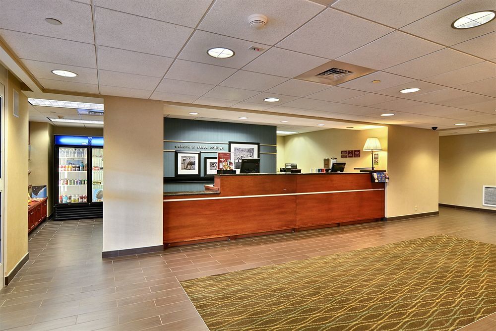 Hampton Inn & Suites State College At Williamsburg Square Екстер'єр фото